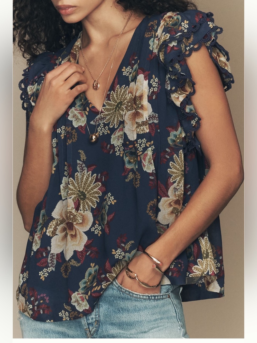 Farm Rio V-Neck Ruffle Short Sleeve Top in Delicate Garden Size M